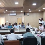 सीएम डैशबोर्ड की समीक्षा में खराब प्रदर्शन करने वाले अधिकारियों को डीएम ने फटकारा, लक्ष्य पूरा करने का निर्देश